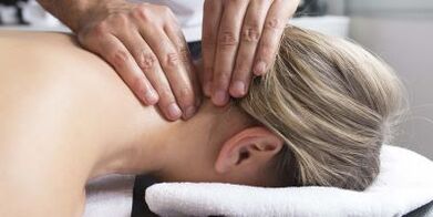 masaje de cuello para la osteocondrosis cervical